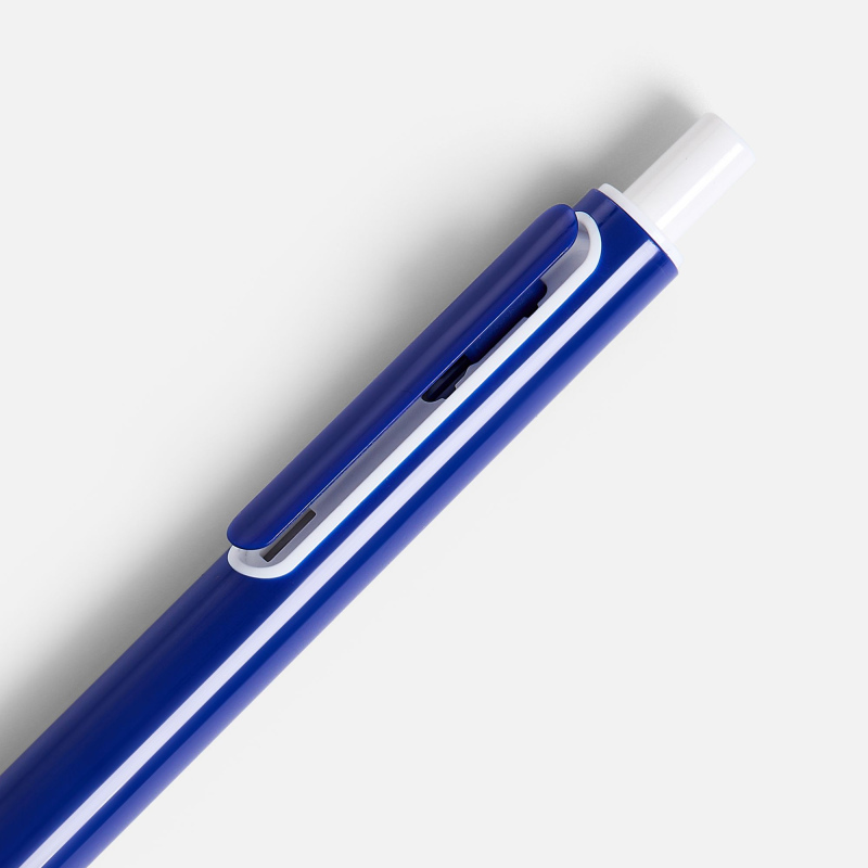 Ручка шариковая Outliner, черная с белым, синяя с белым. Артикул р21810